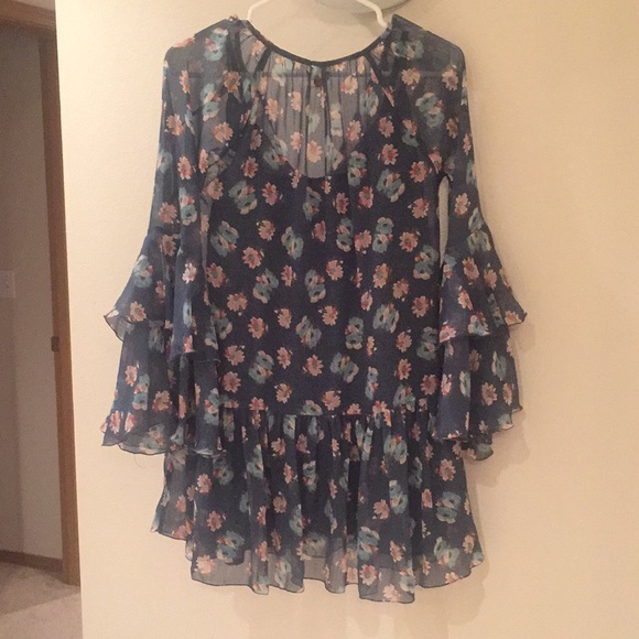 Billabong XS bell sleeve floral dress w frills - Picture 6 of 6